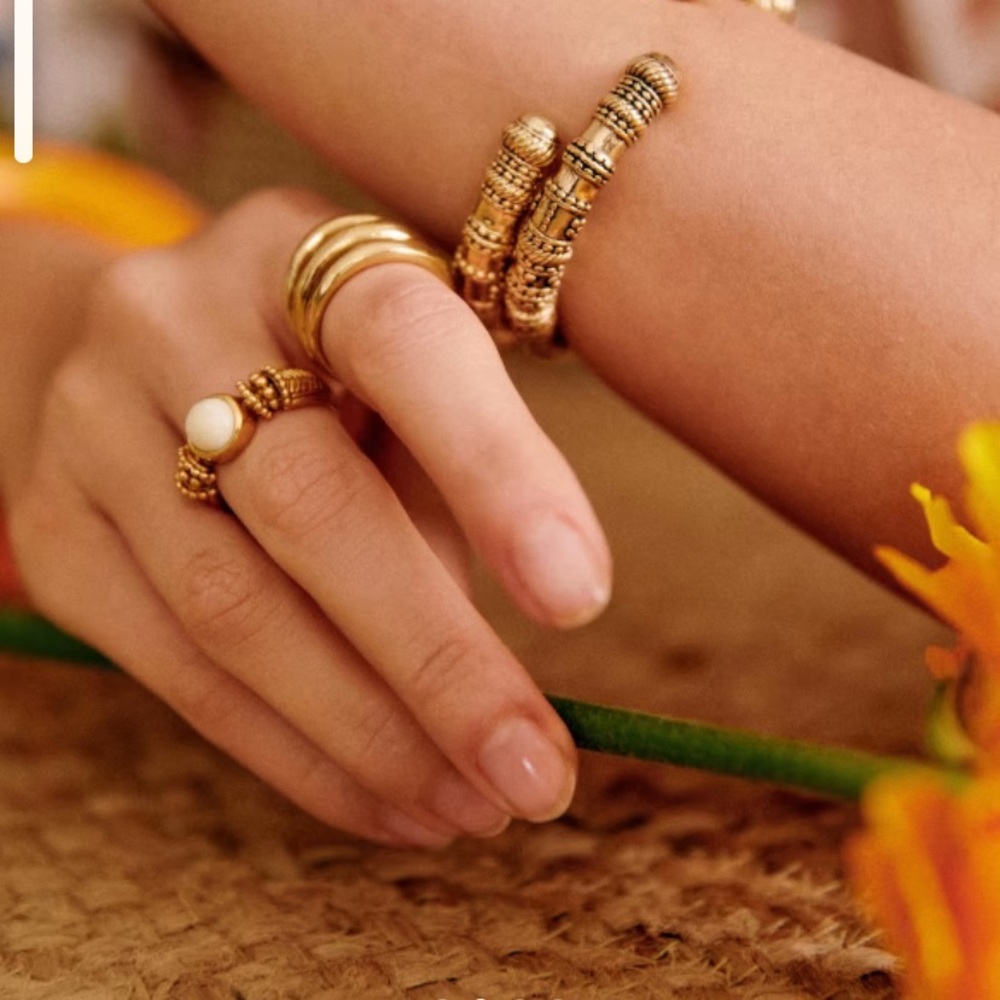 Sezane Gold Textured Bracelet - Picture 2 of 5